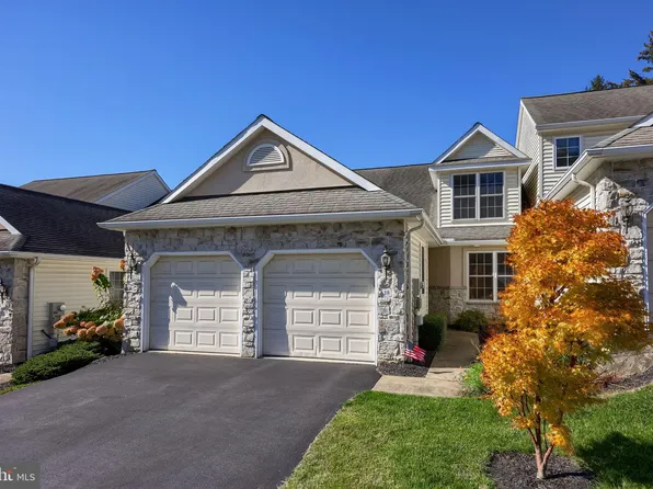 18 Red Leaf Ln, Lancaster, PA 17602