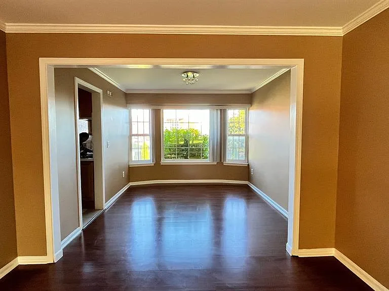 2852 Mayfair Dr — Photo 6