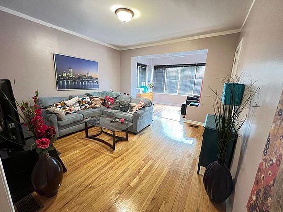 3rd image of 4220 N Francisco Ave #1
