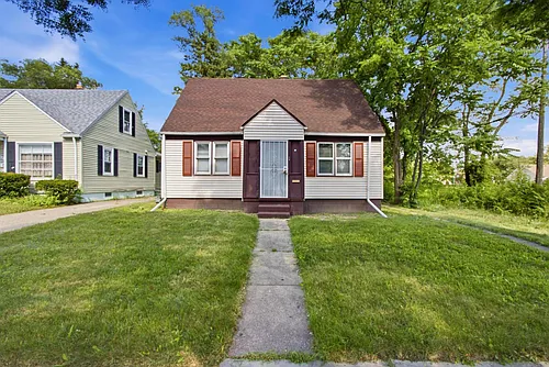 19916 Westphalia St Photo 1