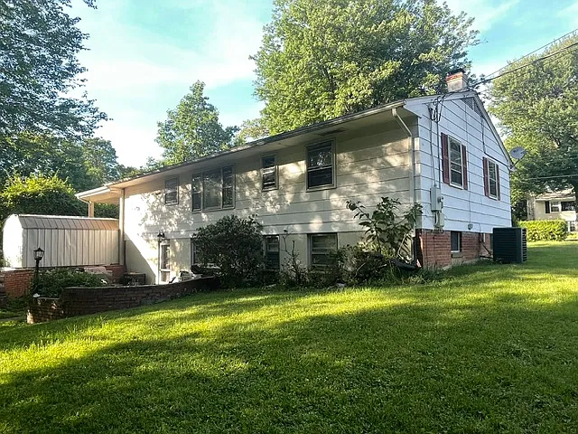 1104 Desale St SW — Photo 1
