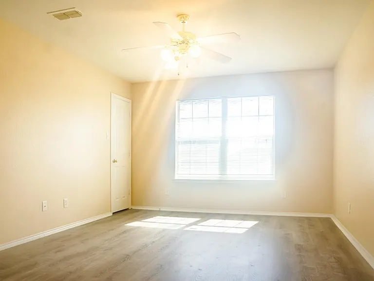 1102 Deedee Creek Dr — Photo 17