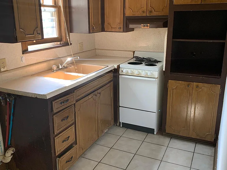300 NW 21st St #5 — Photo 15
