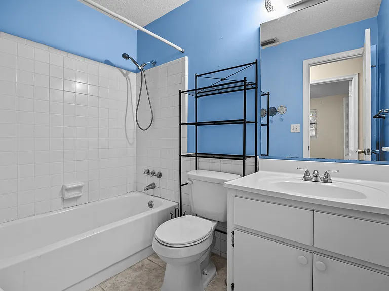 2502 NW 54th Blvd — Photo 15
