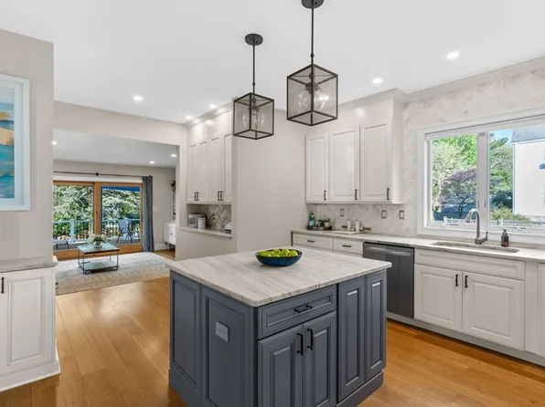 186 Temple St, West Roxbury, MA 02132