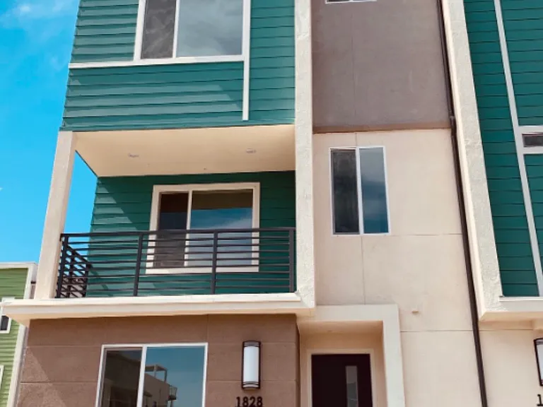 Orion Ave — Photo 1