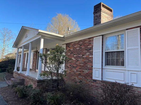 1908 Country Club Rd, Hendersonville, NC 28739