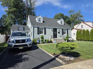 382 Douglas Rd, Roselle, NJ 07203