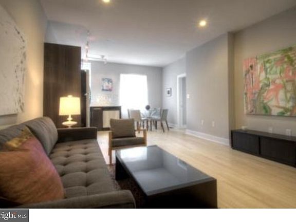 5th image of 2332-38 Carpenter St #3C