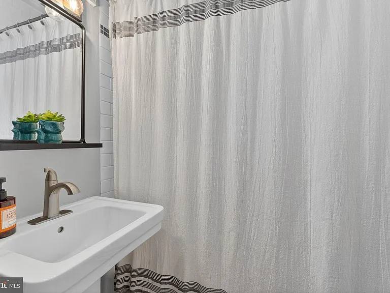 1836 Independence Ave SE #3 — Photo 15