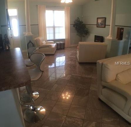 4th image of 686 Country Walk Ct