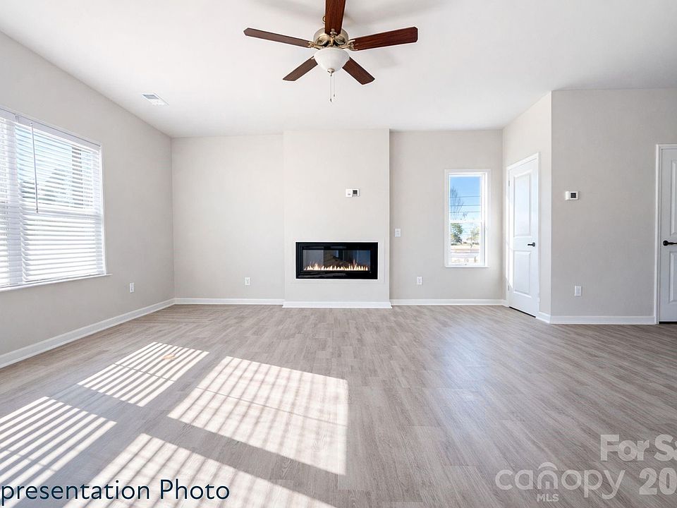 1st image of 211 Roxanna Ct