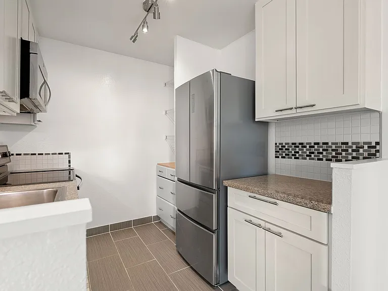 2092 Kuhio Ave #906 — Photo 4