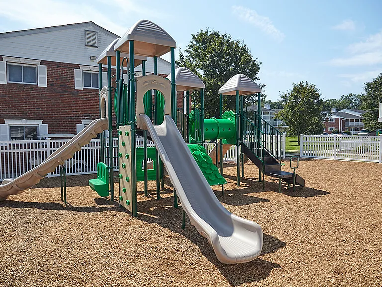 Brittany Springs Apartments — Photo 9