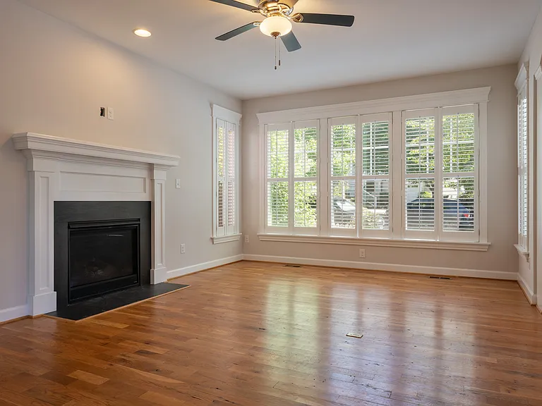 243 Huntley Ave — Photo 4