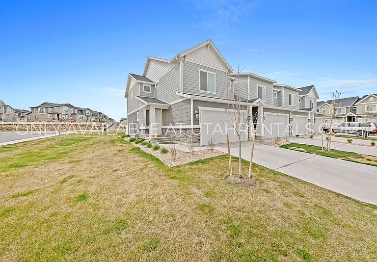 341 N Angus Dr — Photo 2