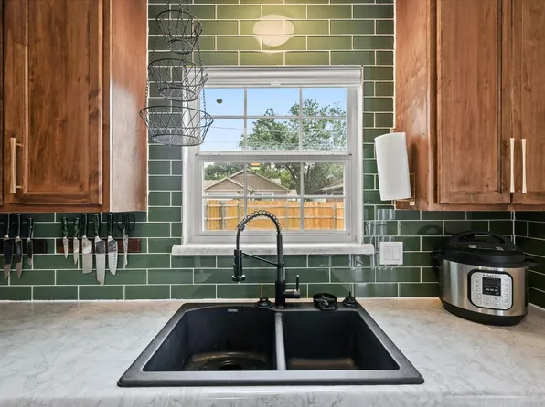 2210 Nantucket Village Cir, Dallas, TX 75227