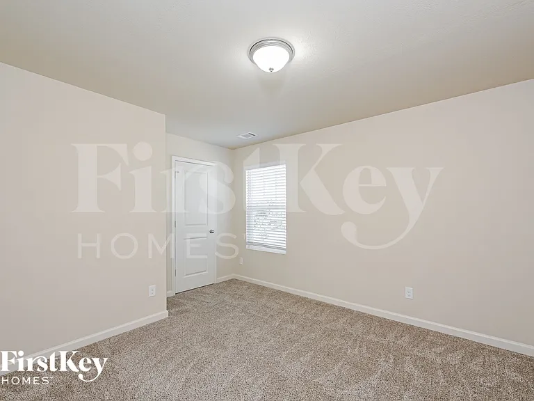 323 Darling Ln — Photo 14