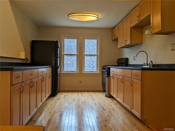 2nd image of 810 Ashland Ave #3