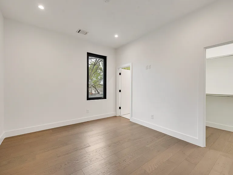 6420 Kenwood Ave — Photo 5