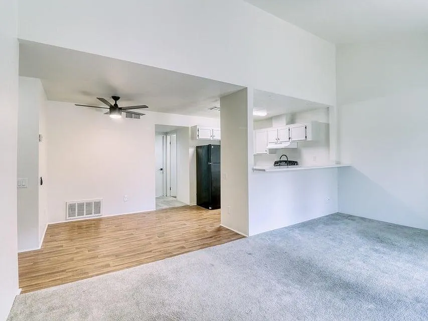 2 bed, 902 sqft, $1,985 — Photo 3