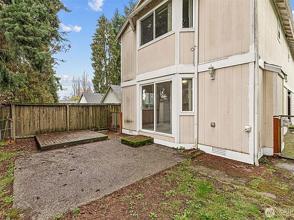 4th image of 10435 3rd Avenue SW