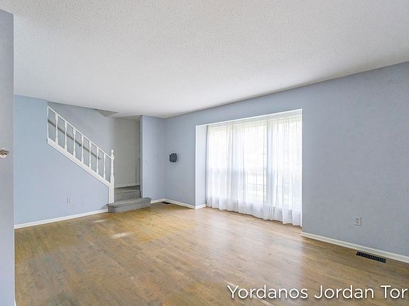3rd image of 3546 Whispering Brook Dr SE