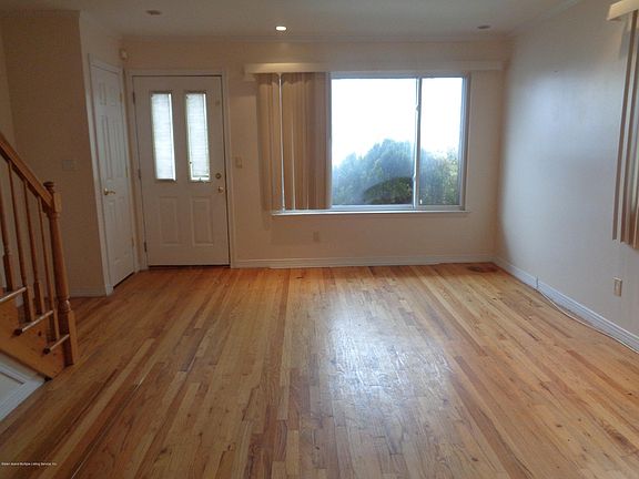 3rd image of 21 Vanessa Ln