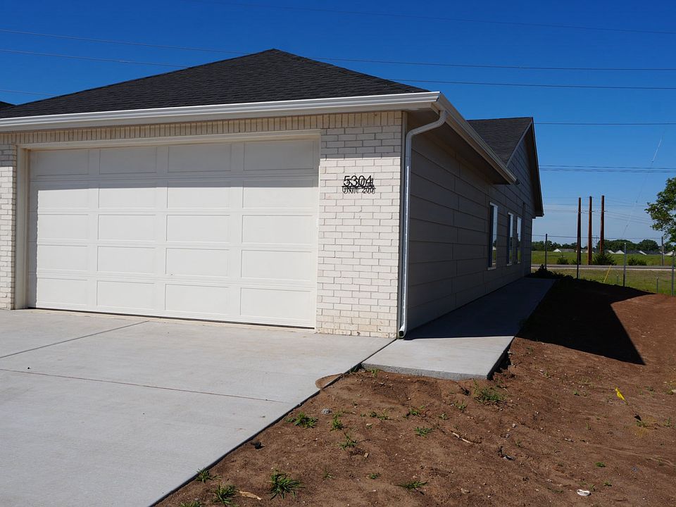 1st image of 5304 Rolly St #200