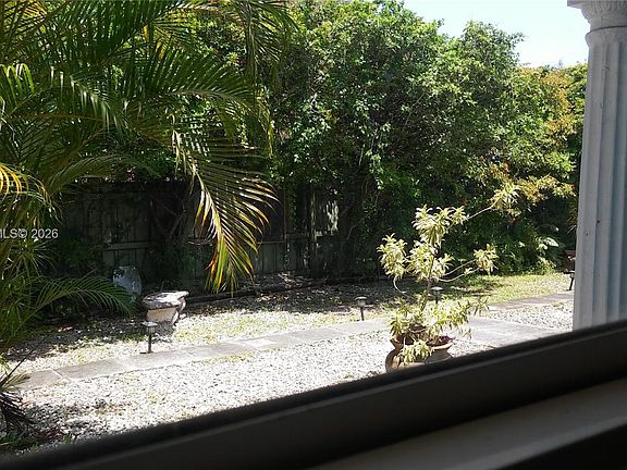 3rd image of 123-125 SW 19th Ave APT 1-3