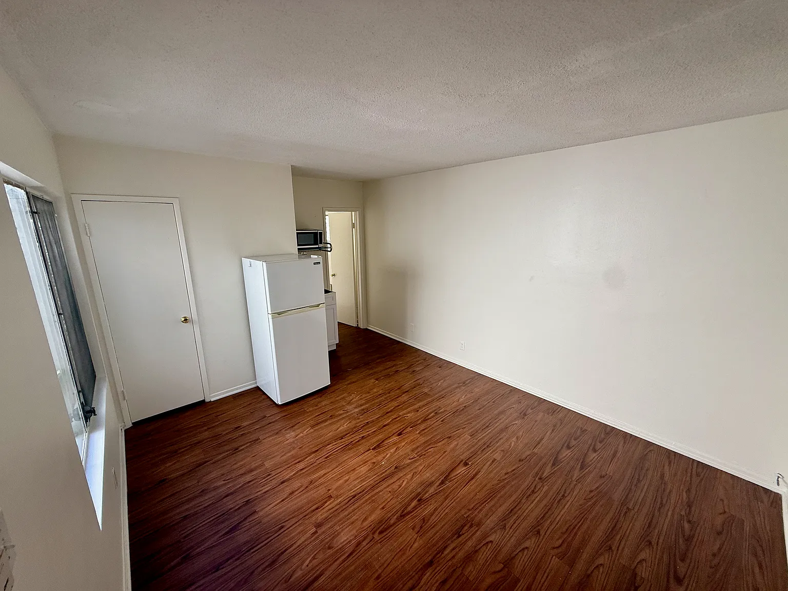 Studio, 400 sqft, $1,495 — Photo 2