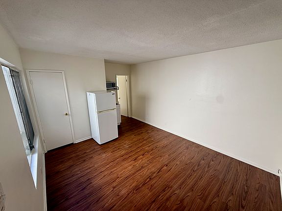 2nd image of 11111 Venice Blvd APT 4