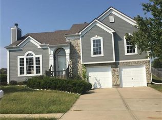 9300 N Charlotte Ct, Kansas City, MO 64155