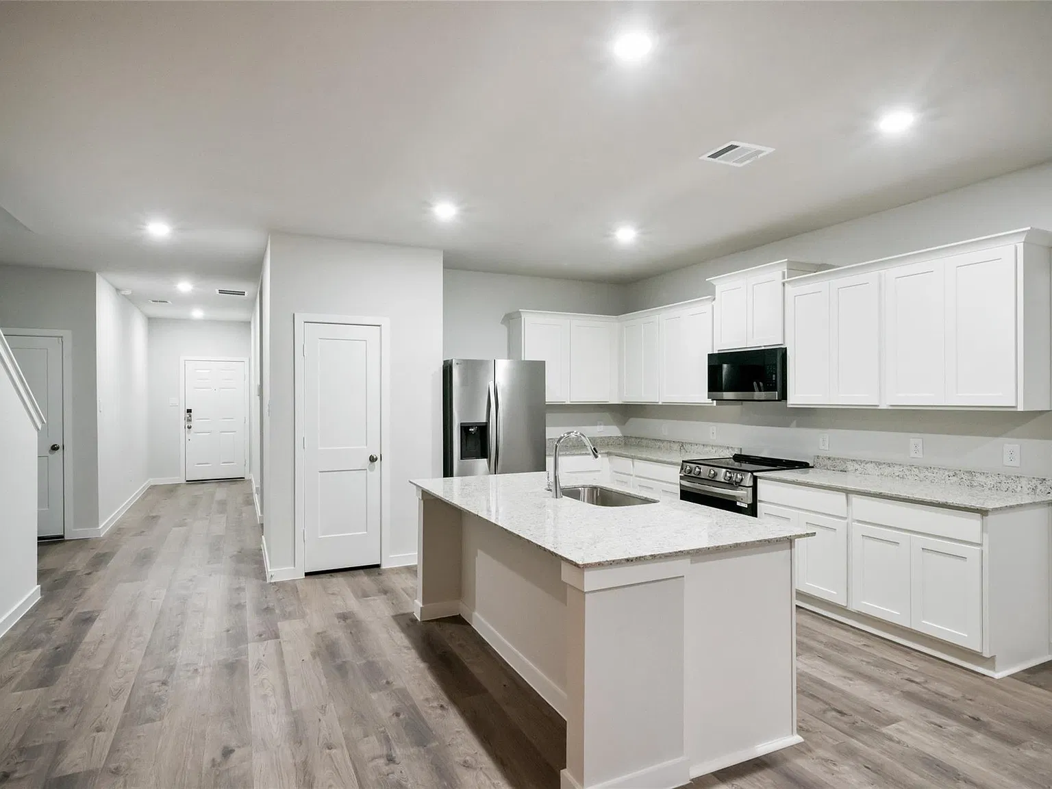 4 bed, 2.5 bath, 2797 sqft, $2,200 — Photo 4