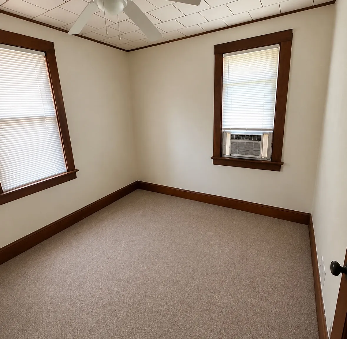 3 bed, 1300 sqft, $2,000 — Photo 2