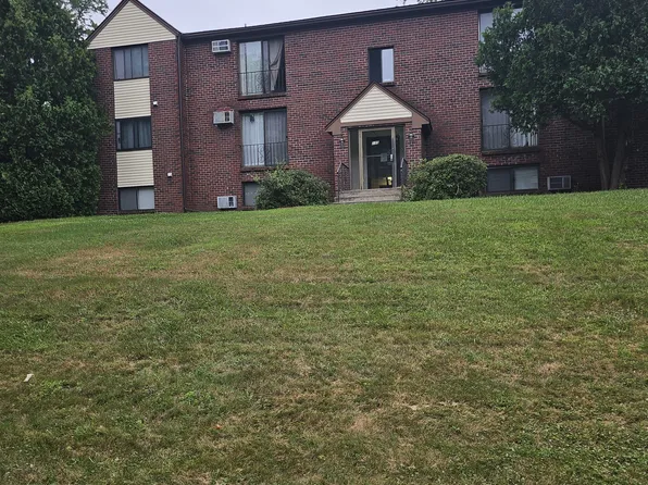 227 18th St #202, Dracut, MA 01826