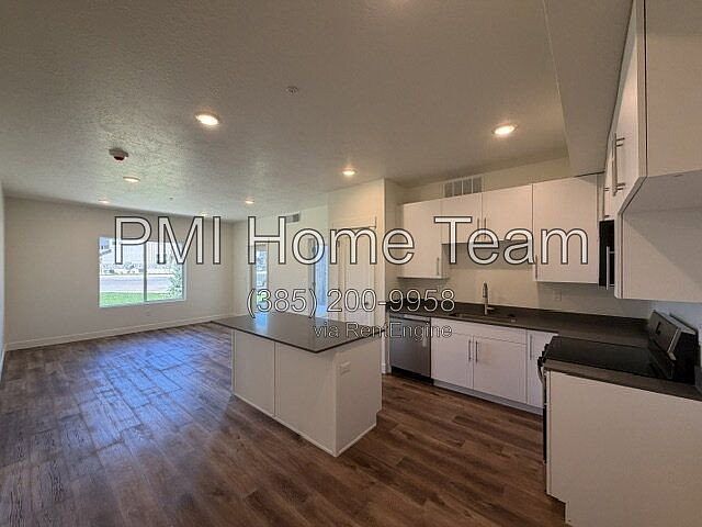 1st image of 1652 N Main St #101