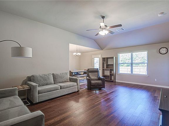 3rd image of 7505 Prairie Twyne Dr