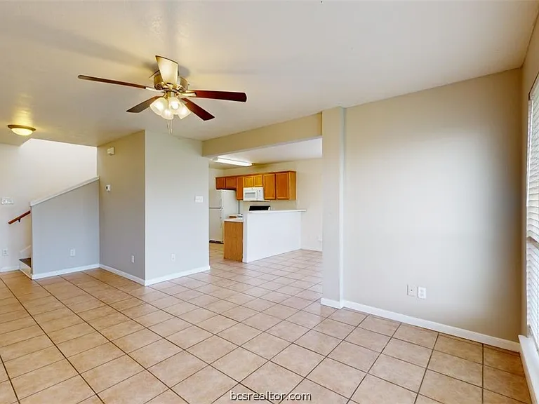 915 Bougainvillea St — Photo 2
