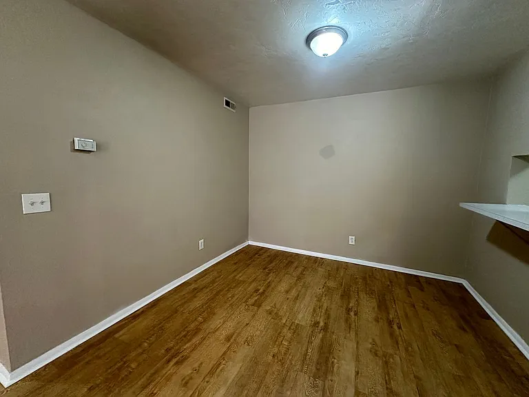 6016 Nw Expy #B — Photo 5