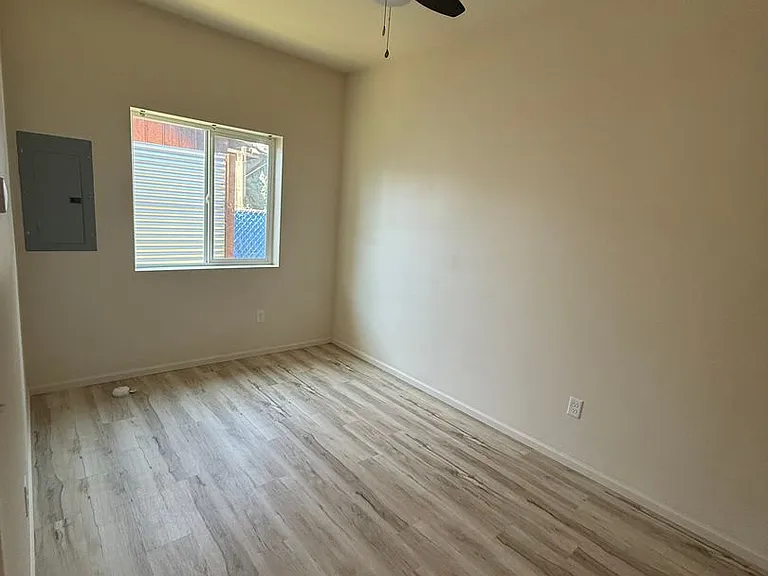 2221 Union Ave — Photo 7