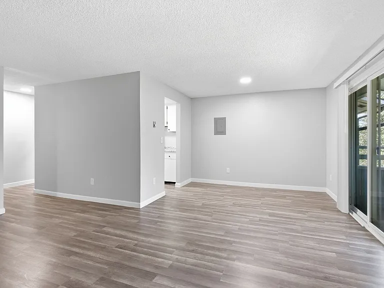 River Court Apartments - Updated Units With A View! — Photo 47