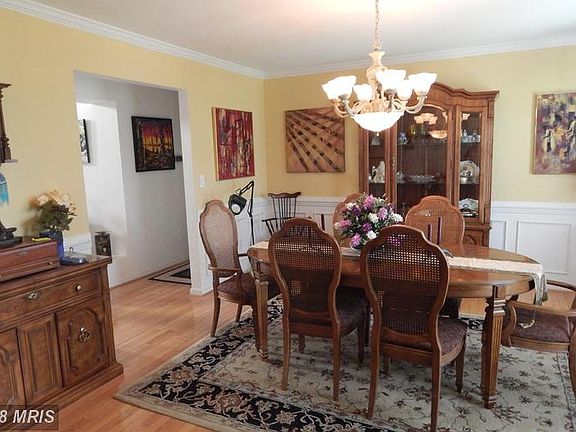 Dining Room Wood Floors, Crown Mlding, Chair Rail