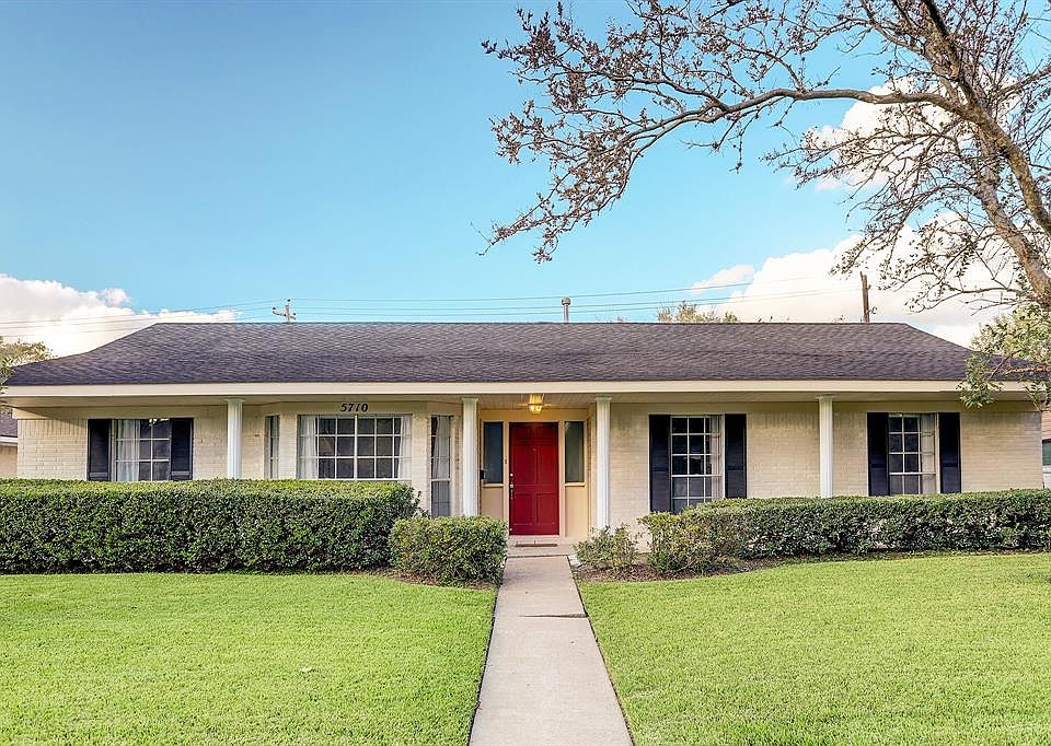 Fantastic one story is immaculate and ready for a new family to love. This home offers a great open floorplan with generous room sizes, great closet space, fantastic natural light, and both practical and decorator updates in all the right places.