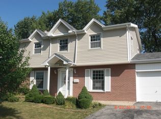 9040 W 89th St, Hickory Hills, IL 60457