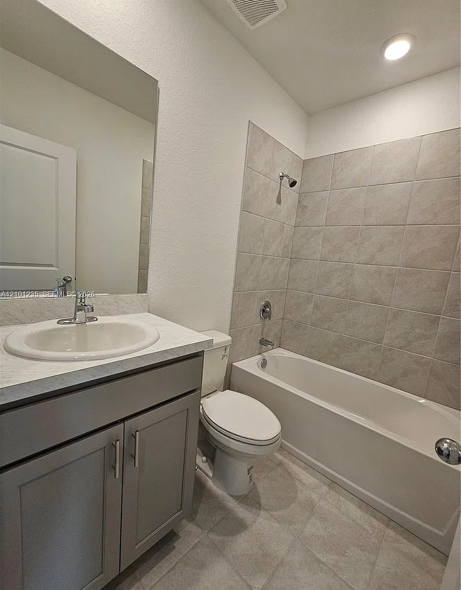 3 bed, 2.5 bath, 1500 sqft, $2,600 — Photo 4