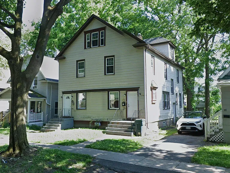437 Cottage St — Photo 3