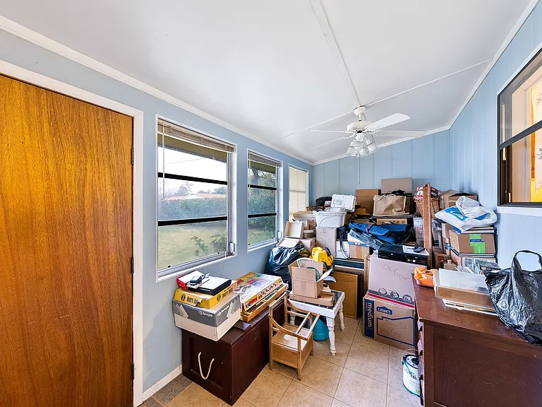 101 E Grothe St — Photo 30