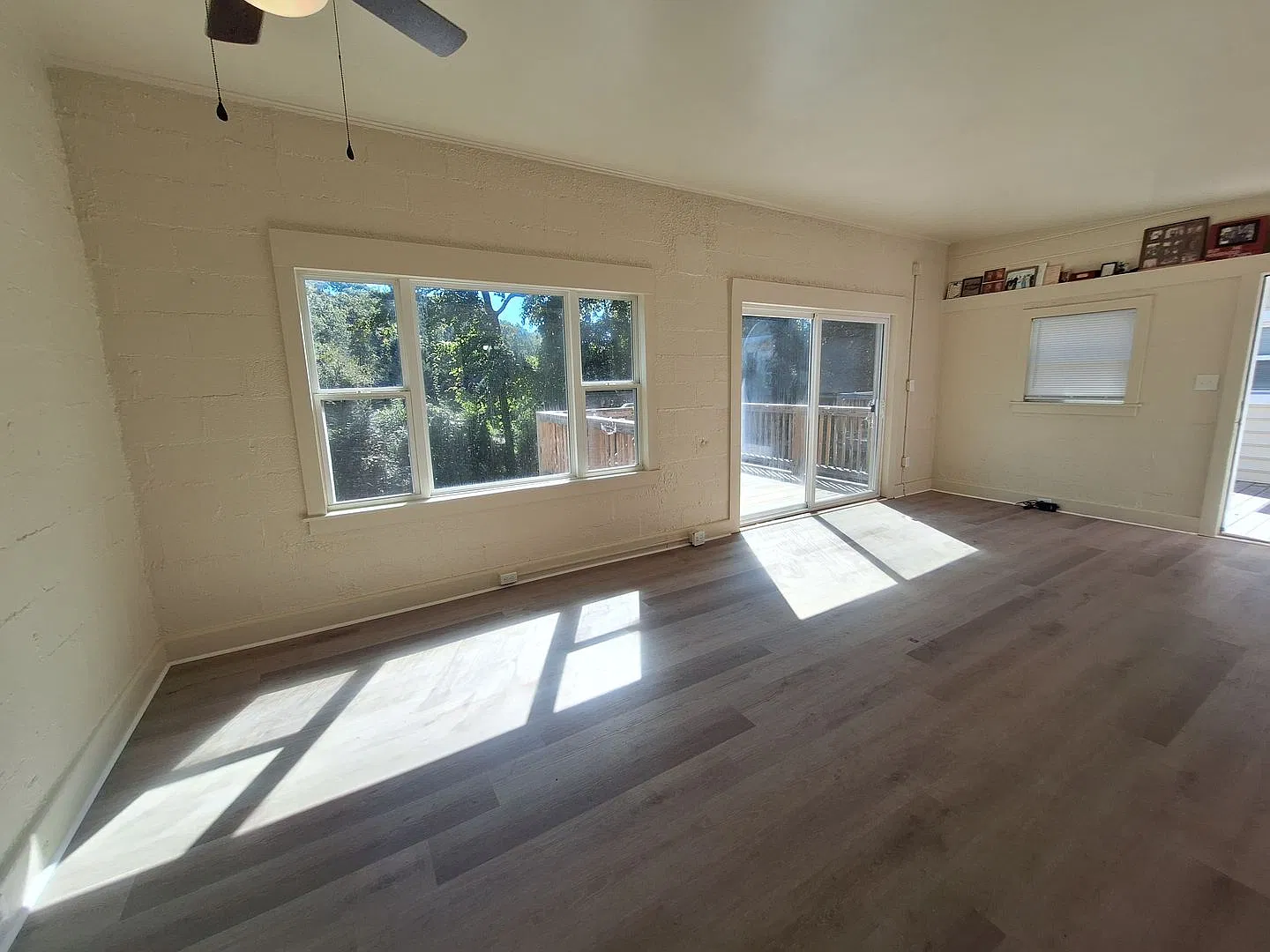 SOUTH 140 — Photo 2