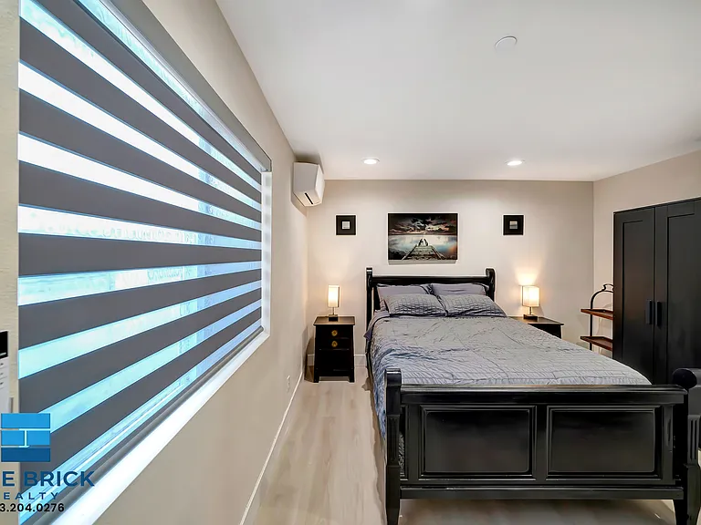 5843 Vanalden Ave — Photo 9